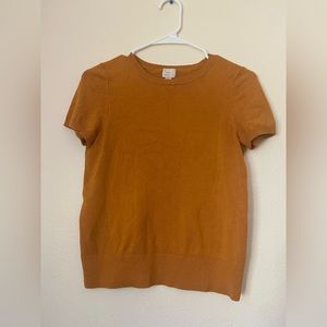 A cute yellow shirt for winter